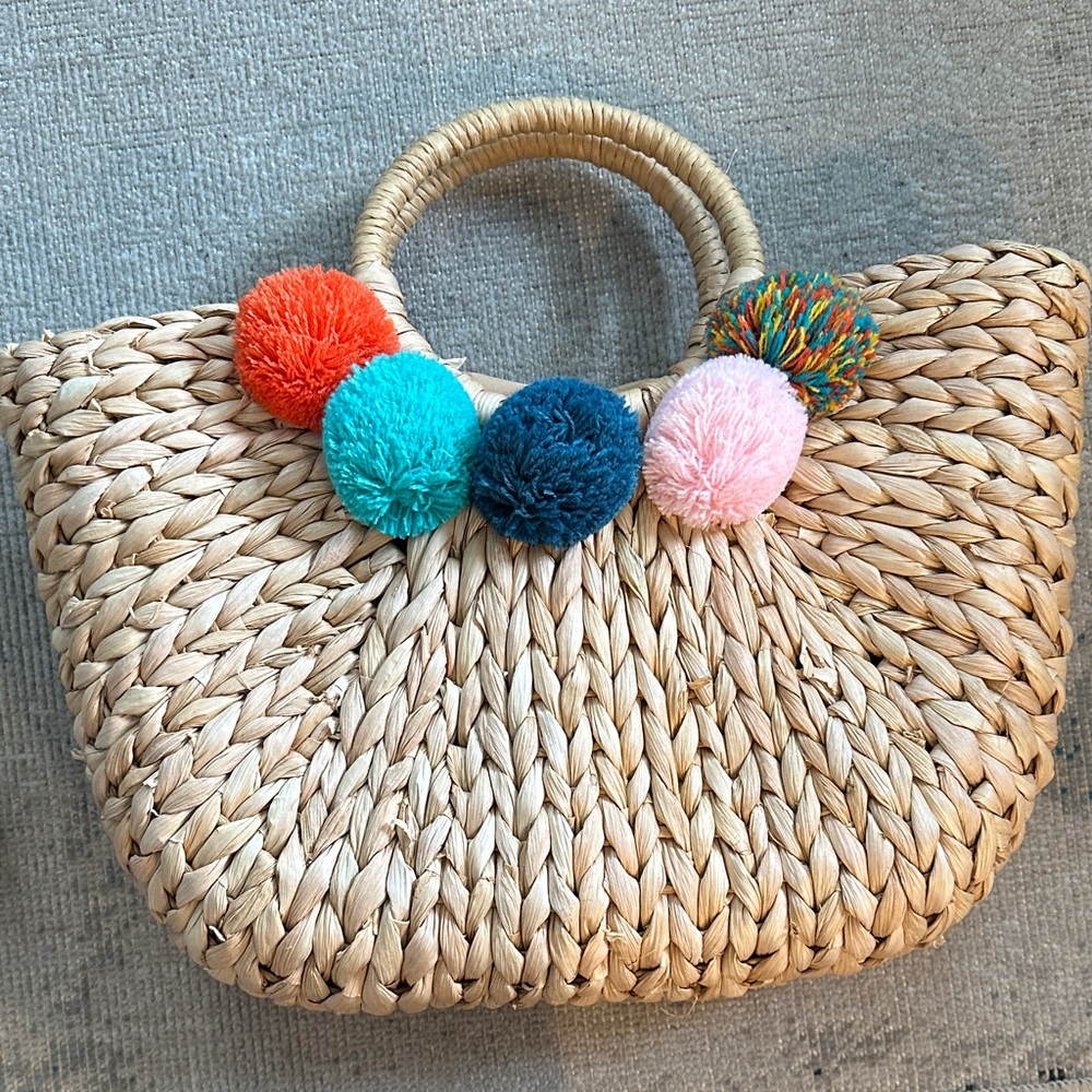 Colorful Pom-Pom Straw Tote Bag with Drawstring Closure on Inside. - Picture 6 of 6